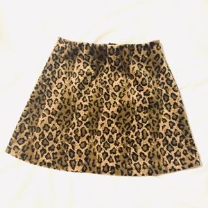 Leopard print mini skirt/ Sz large/100% polyester